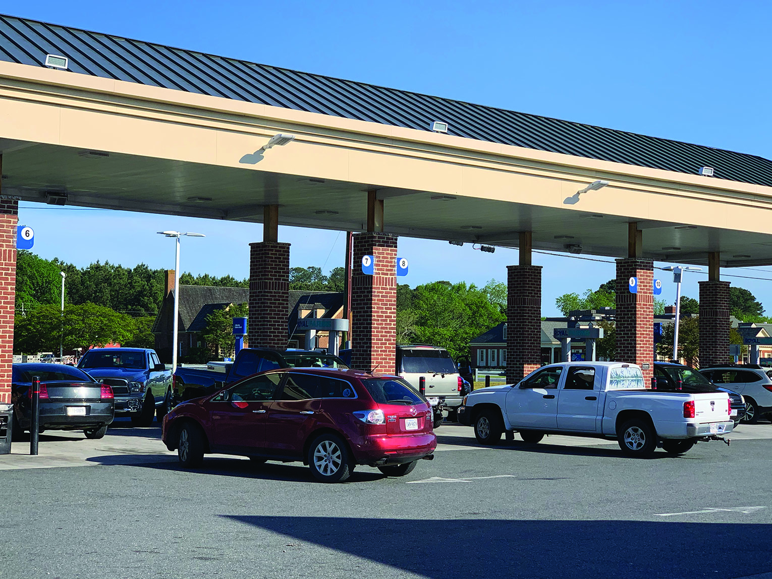 Motorists Rush To Fill Up, Government Officials Seek to Reassure