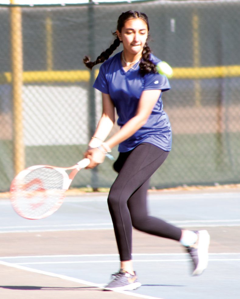 Yellow Jackets Varsity Tennis Team Picks Up a Home Win