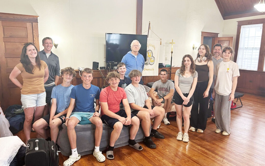 Local priest gathers Richmond-area students for home repairs